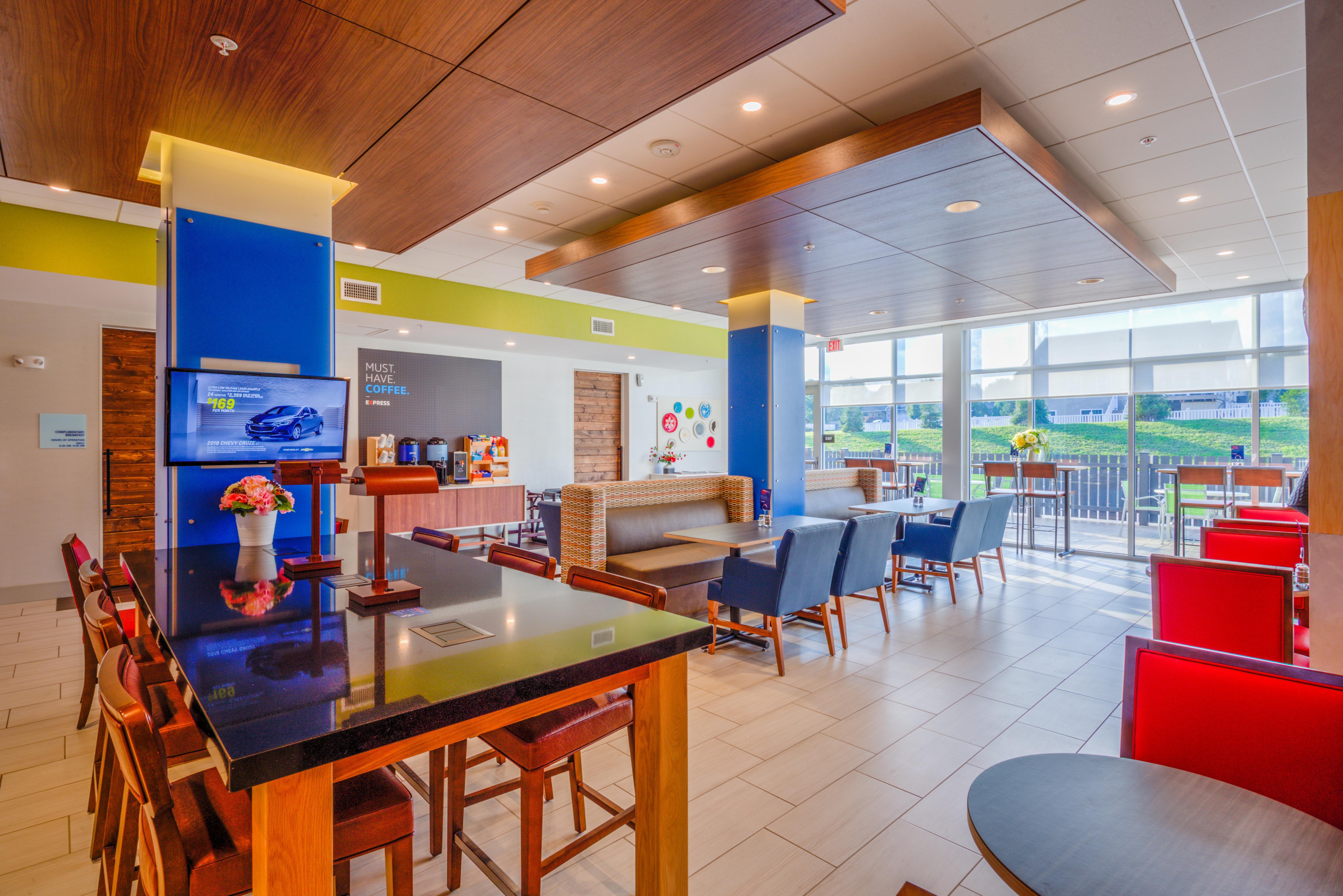 Holiday Inn Express & Suites Reedsville - State Coll Area, An Ihg Hotel Exterior photo