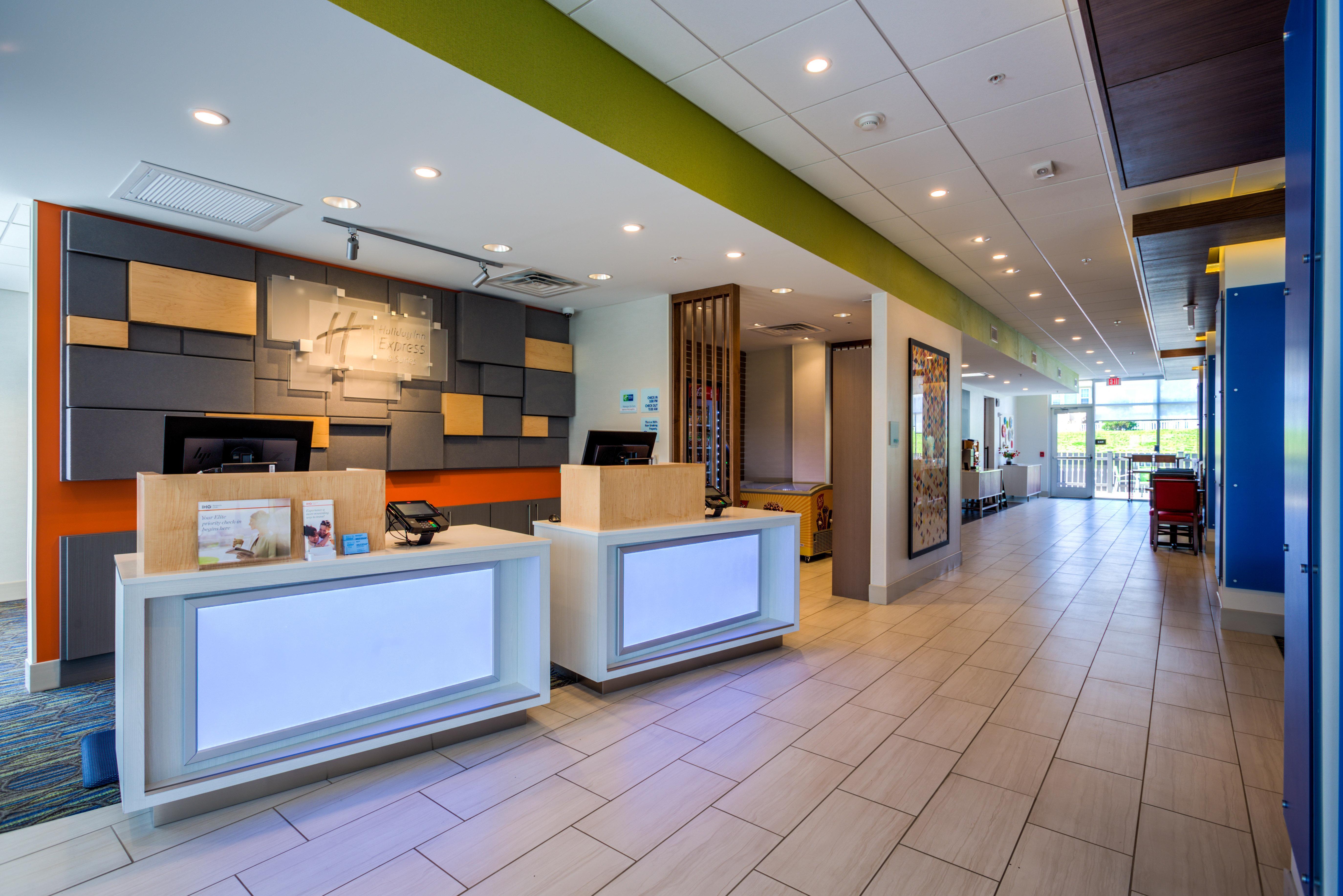 Holiday Inn Express & Suites Reedsville - State Coll Area, An Ihg Hotel Exterior photo